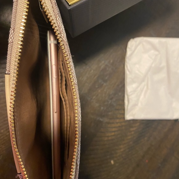 Coach wristlet - Picture 3 of 3